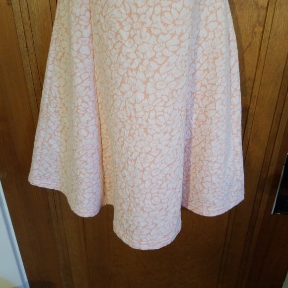Divided Peach w/White Daisy Dress, 8 - Picture 3 of 5